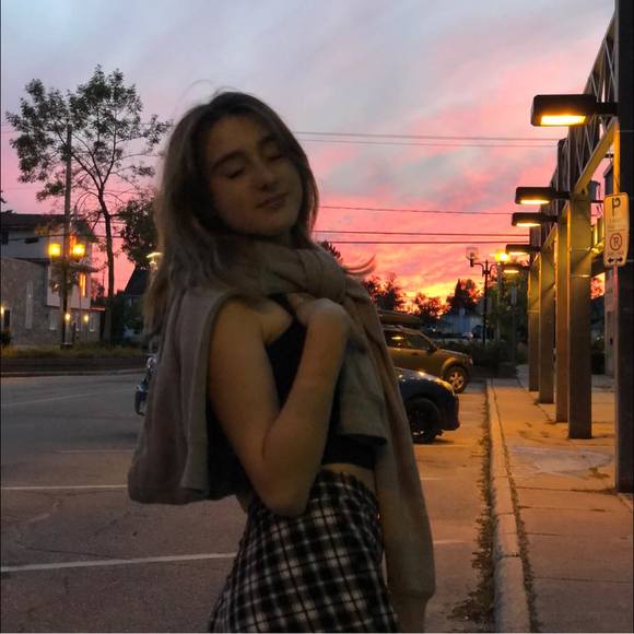 Meet your Posher, Émy - Picture 1 of 1